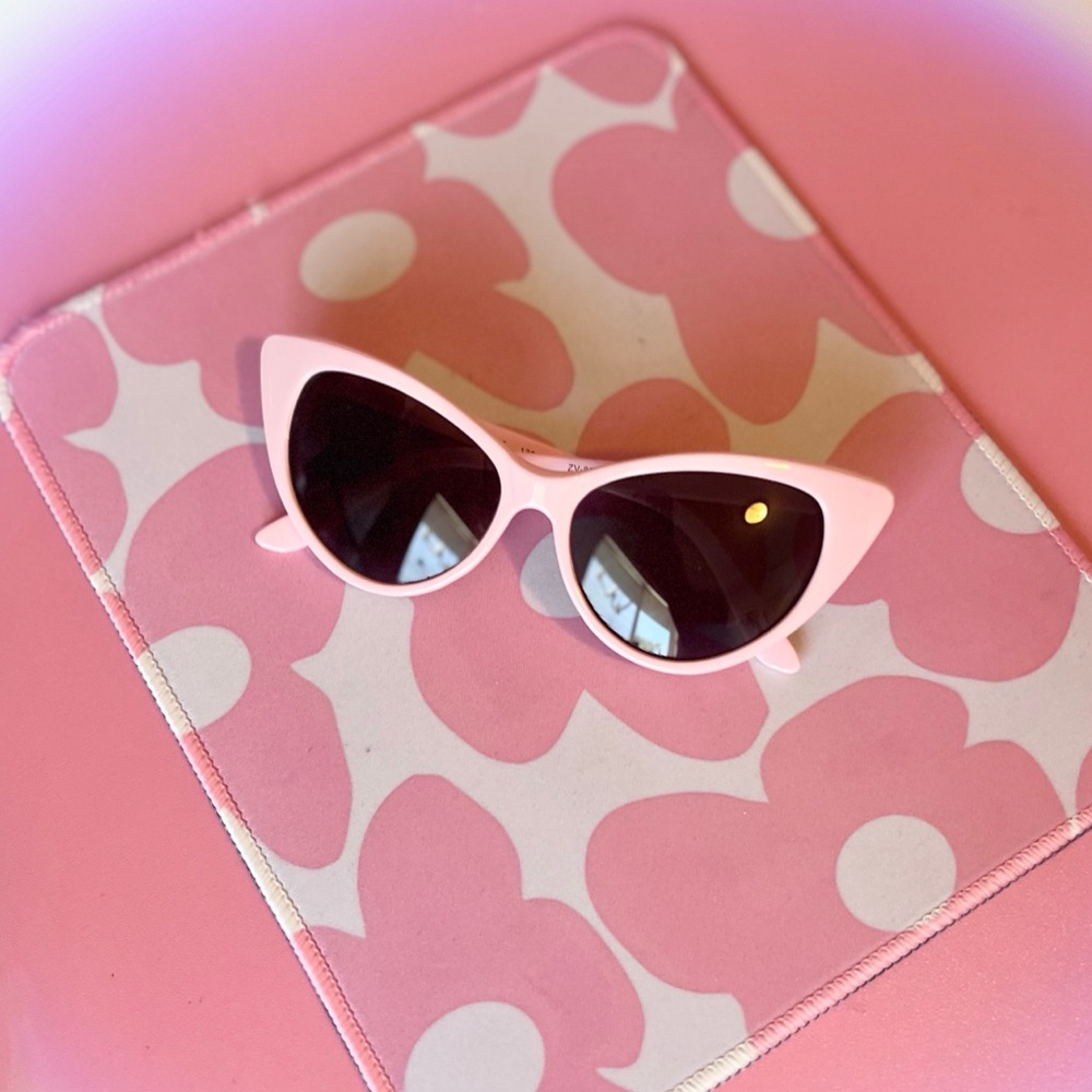 Pink Cat Eye Sunglasses - Retro Chic